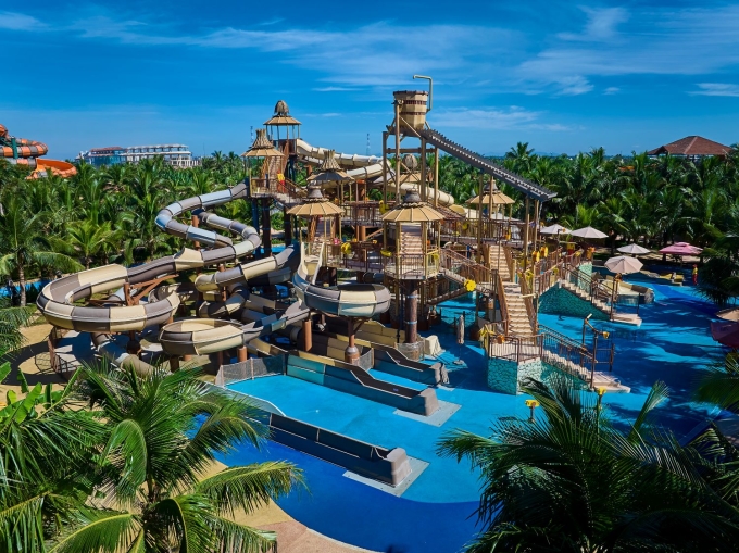 C&ocirc;ng vi&ecirc;n nước Sun World Sam Son với 12 tổ hợp tr&ograve; chơi s&ocirc;i động. Ảnh: Sun Group