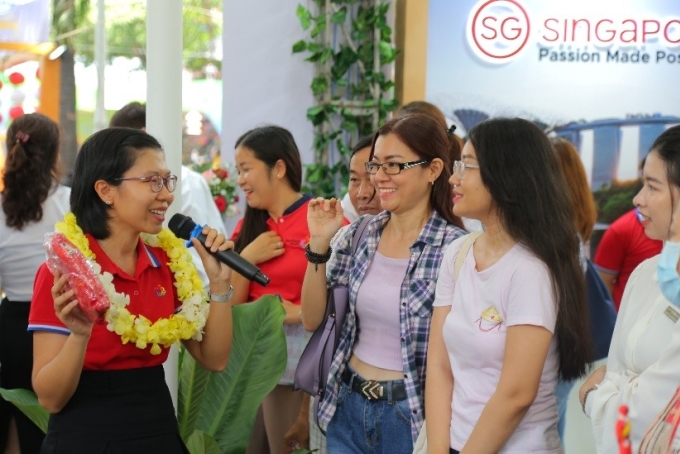 Kh&aacute;ch tham gia Đố vui tr&uacute;ng qu&agrave; tại... năm... Ảnh: BenThanh Tourist