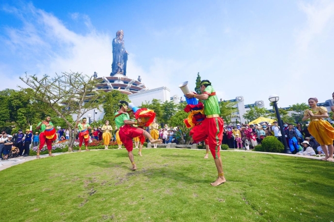 M&uacute;a trống Chhay-dăm l&agrave; loại h&igrave;nh được c&ocirc;ng nhận l&agrave; di sản văn h&oacute;a phi vật thể cấp quốc gia. Ảnh: Sun Group