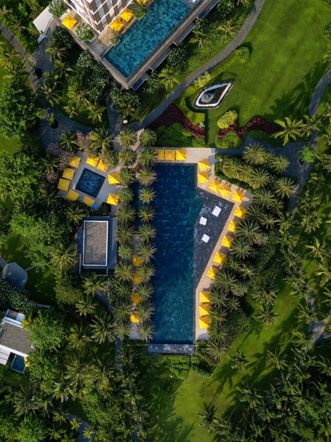 Khu nghỉ dưỡng c&oacute; ba hồ bơi. Ảnh: The Westin Resort & Spa Cam Ranh
