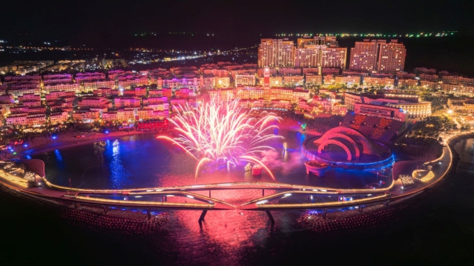 M&agrave;n ph&aacute;o hoa của show Bản giao hưởng đại dương thắp s&aacute;ng bầu trời đ&ecirc;m Ph&uacute; Quốc. Ảnh: Sun Group
