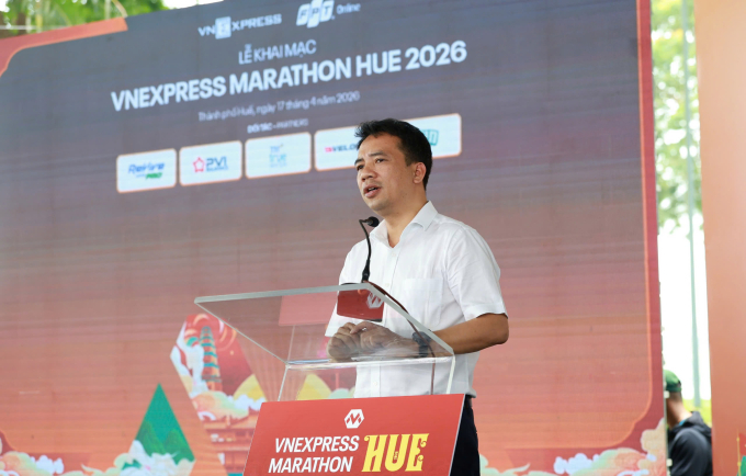 Trần Hữu Th&ugrave;y Giang - Ph&oacute; chủ tịch UBND TP Huế ph&aacute;t biểu tại lễ khai mạc. Ảnh: Đức Đồng