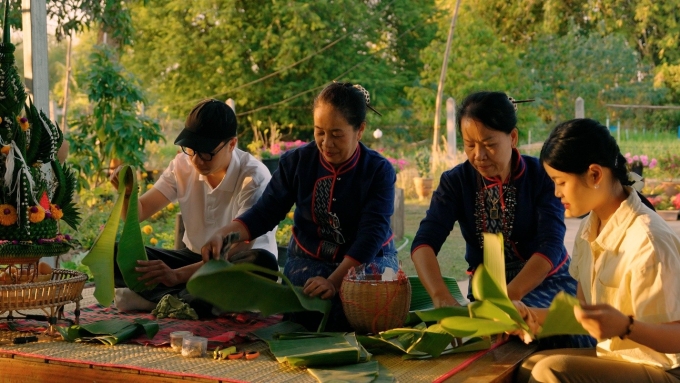 Du kh&aacute;ch đến Isan được trải nghiệm ẩm thực địa phương. Ảnh: TAT