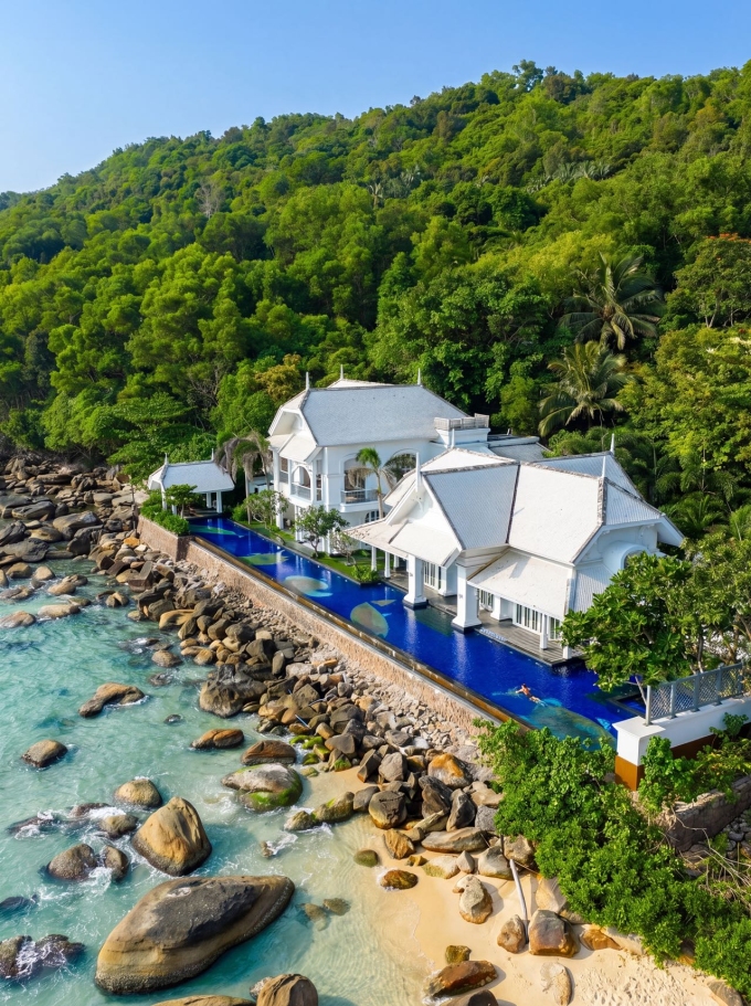Villa hướng biển với hồ bơi v&ocirc; cực. Ảnh: JW Marriott Phu Quoc