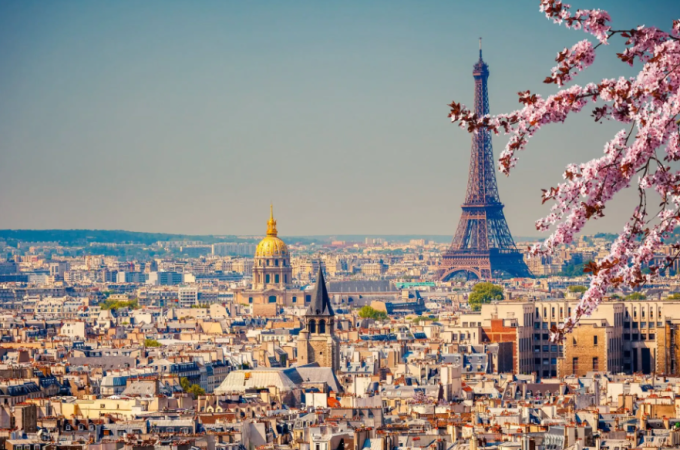 Paris m&ugrave;a xu&acirc;n. Ảnh: Viajes sin destino