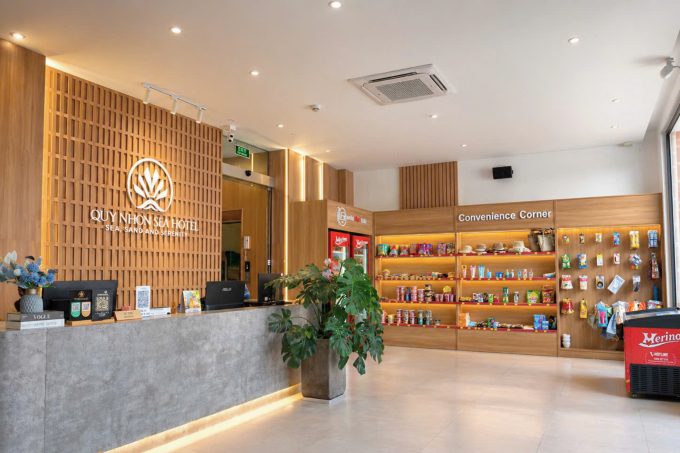 Sảnh chờ của kh&aacute;ch sạn v&agrave; mini Mart 24h. Ảnh: Quy Nhon Sea Hotel