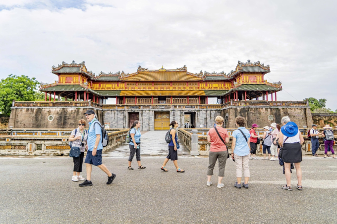 Du kh&aacute;ch tham quan Đại Nội Huế cuối th&aacute;ng 10/2025. Ảnh:V&otilde; Thạnh