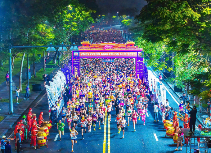 VnExpress Marathon Huế l&agrave; điểm hẹn quen thuộc của runner cả nước mỗi dịp về cố đ&ocirc;. Ảnh: VnExpress Marathon